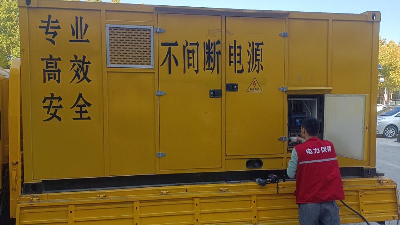 振兴柴油发电机组和UPS电源配合使用时，如何避免切换过程中的电力中断？